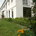 Waldvogel Apartment *