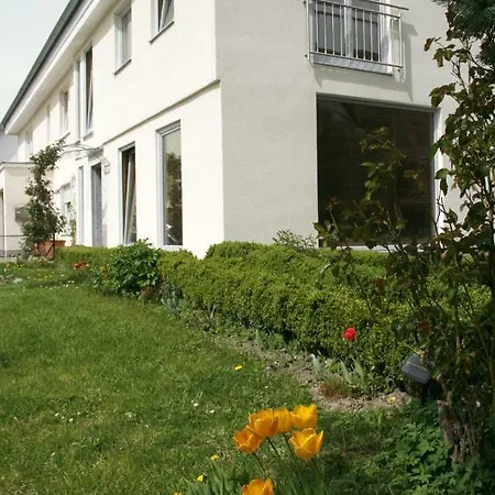 Waldvogel Daire *